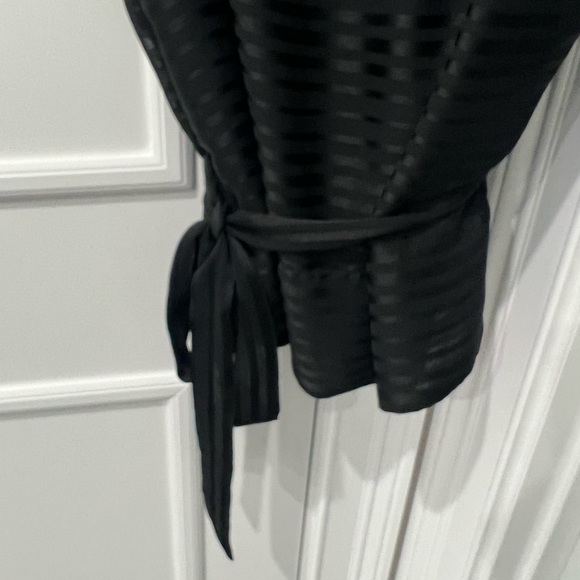 H&M top like new - Picture 4 of 5